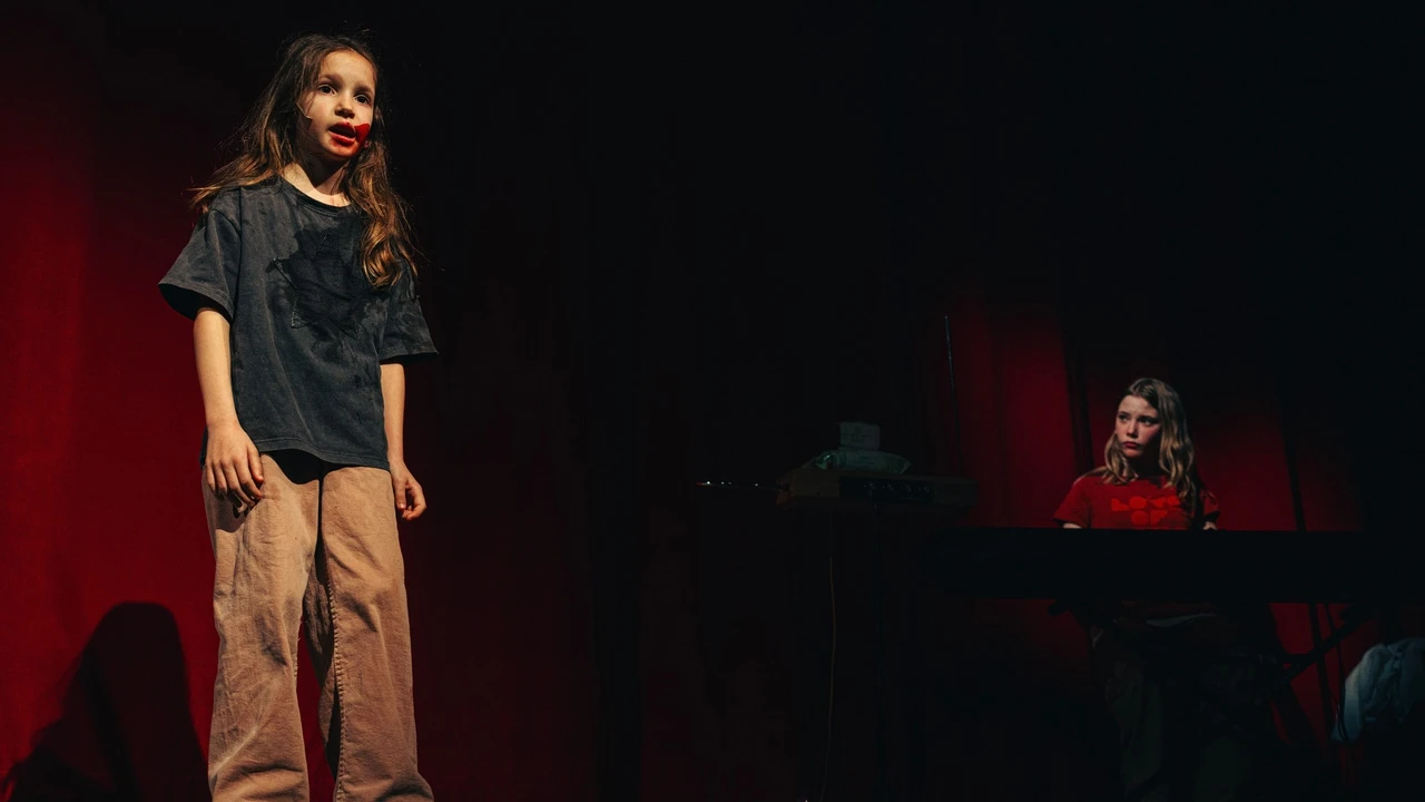 Milo Rau continúa metiendo el dedo en 