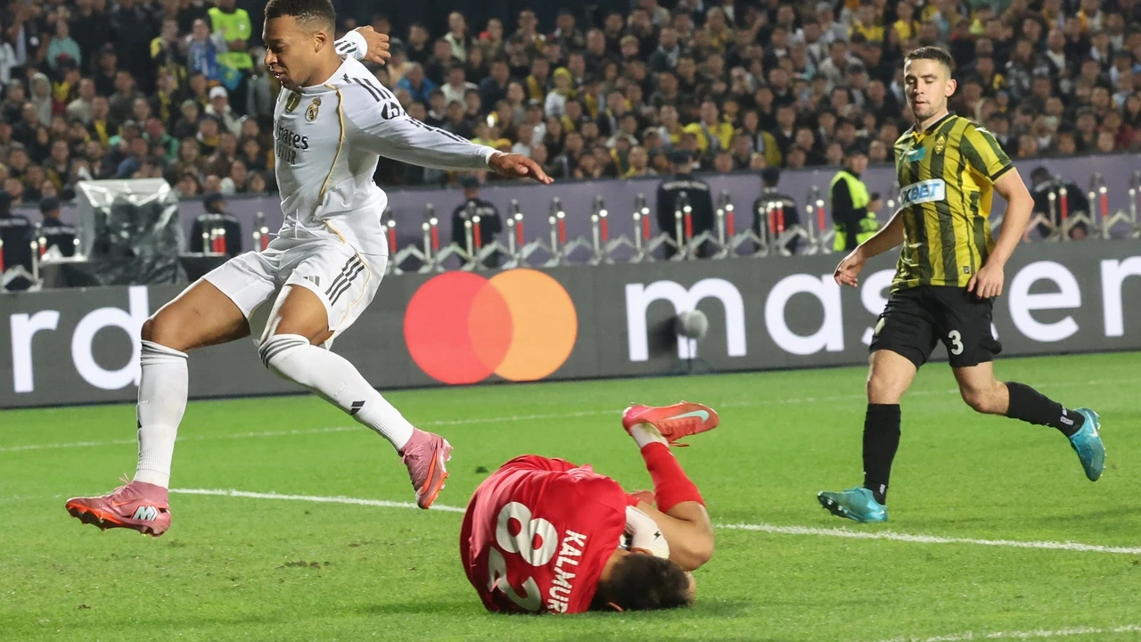 La jugada de Mbappé ante el Kairat Almaty que si acaba en gol de la vuelta al mundo: caño y...