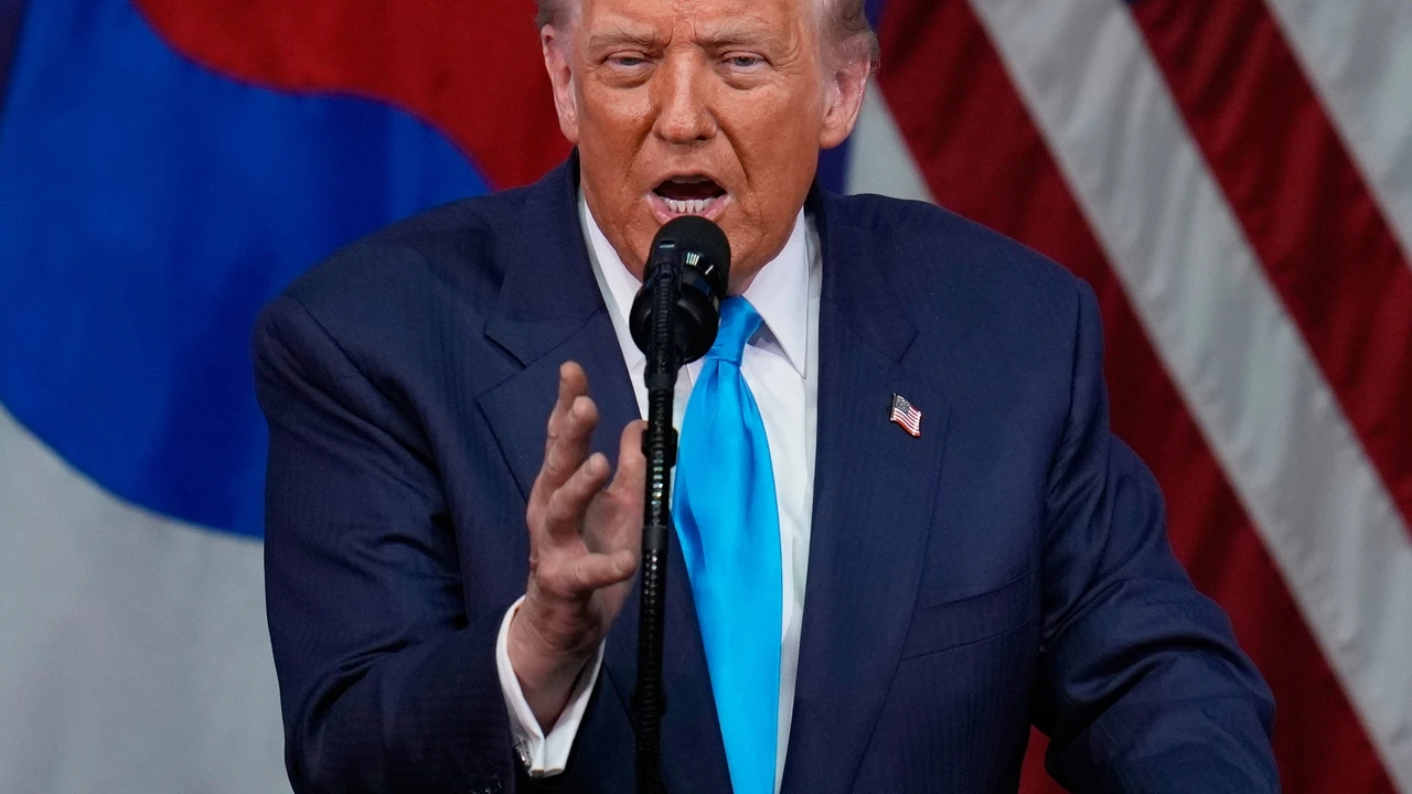 Trump ordena empezar a probar las armas nucleares de EE.UU. 