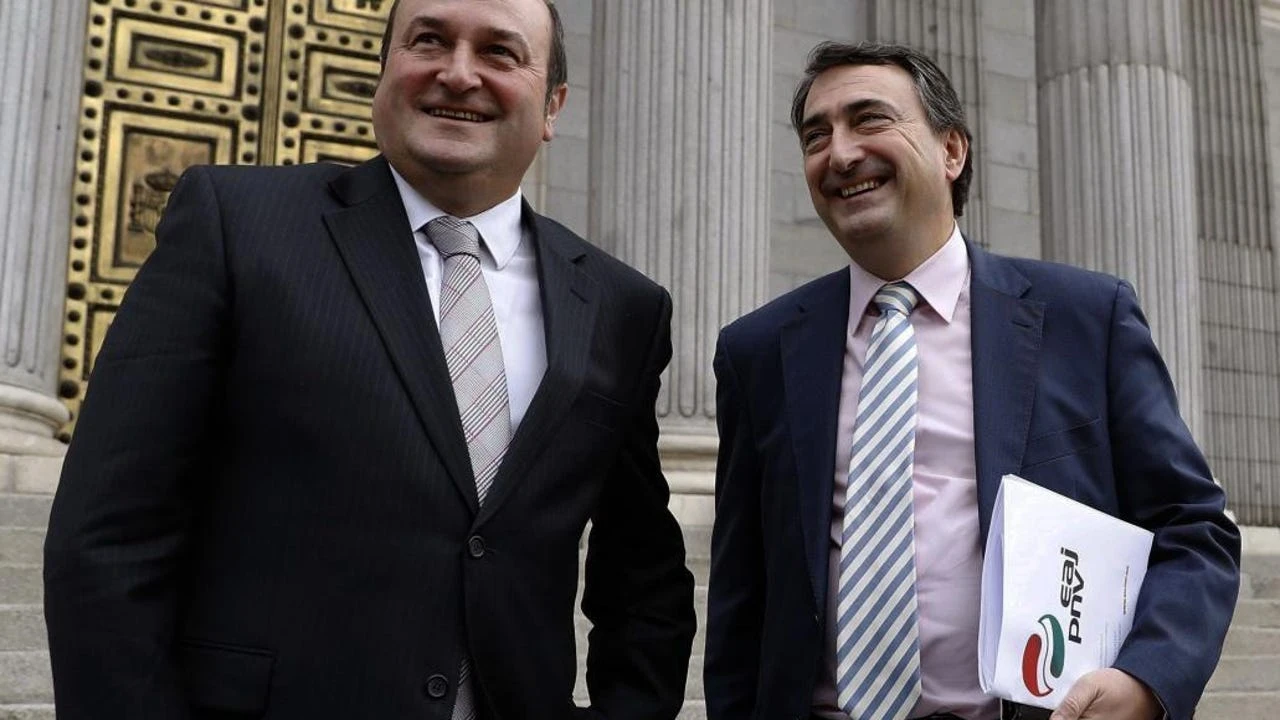 Otegi capitaliza el foco político mientras el PNV sufre con sus fracturas