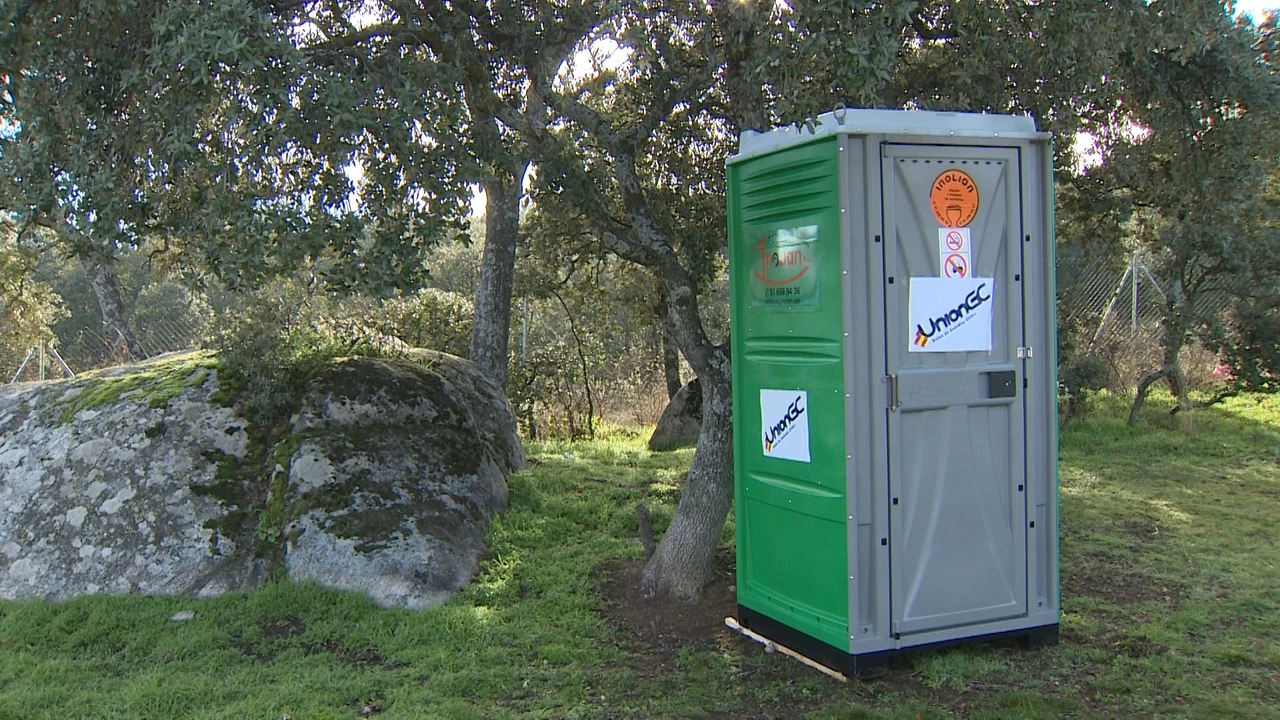 Muere tras ser aplastado por un urinario y su mujer reclama más de 200.000 euros: la justicia rechaza la demanda
