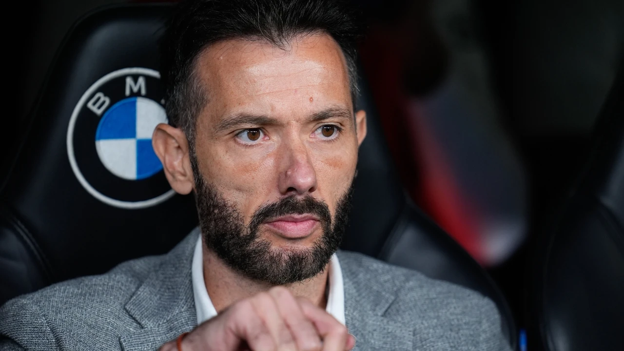 El Valencia toma una decisión con Carlos Corberán