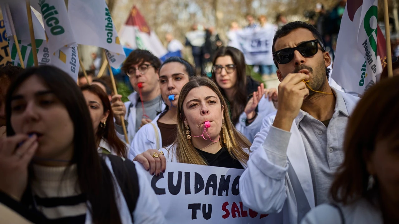 Sindicatos sanitarios iniciarán movilizaciones el martes si Sanidad no retoma la negociación del Estatuto Marco