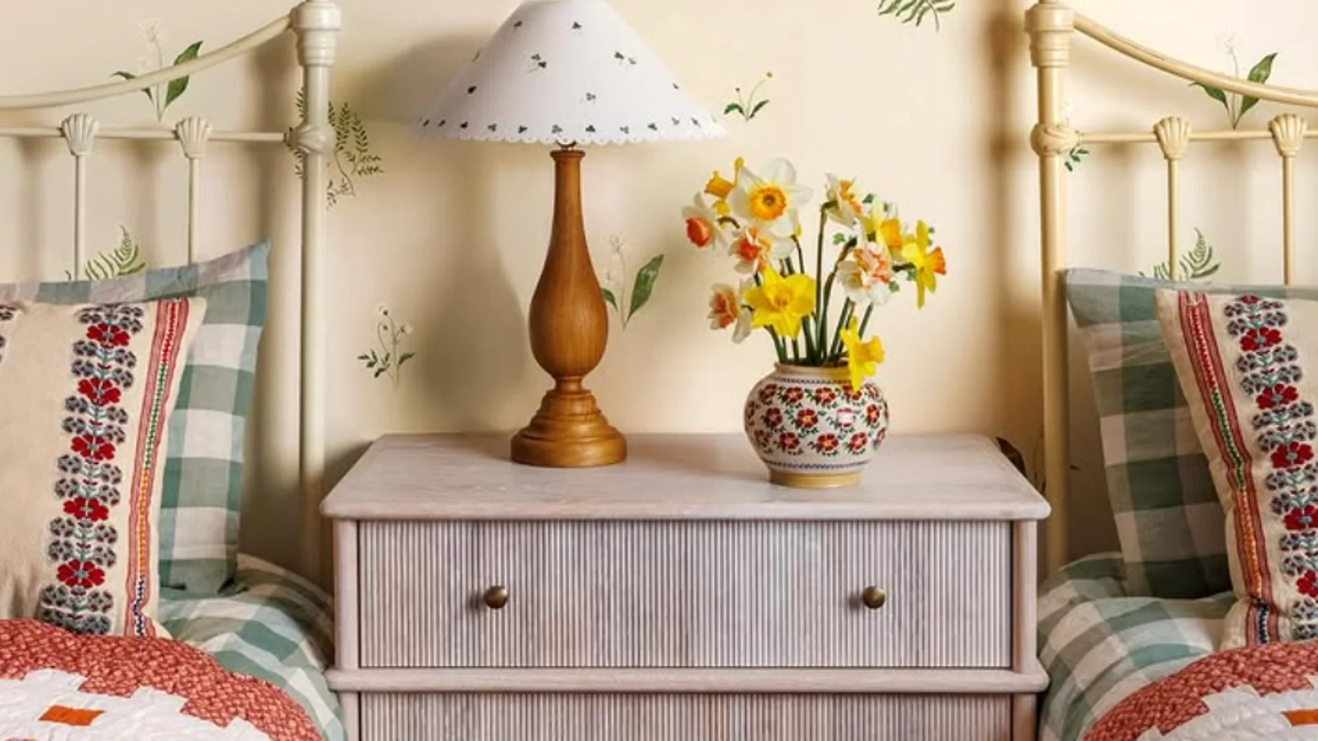 Las 3 plantas de interior ideales para el dormitorio: cómo incorporarlas a tu decoración