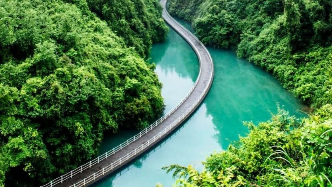 Un puente tan bonito como peligroso arrasa en Instagram: 