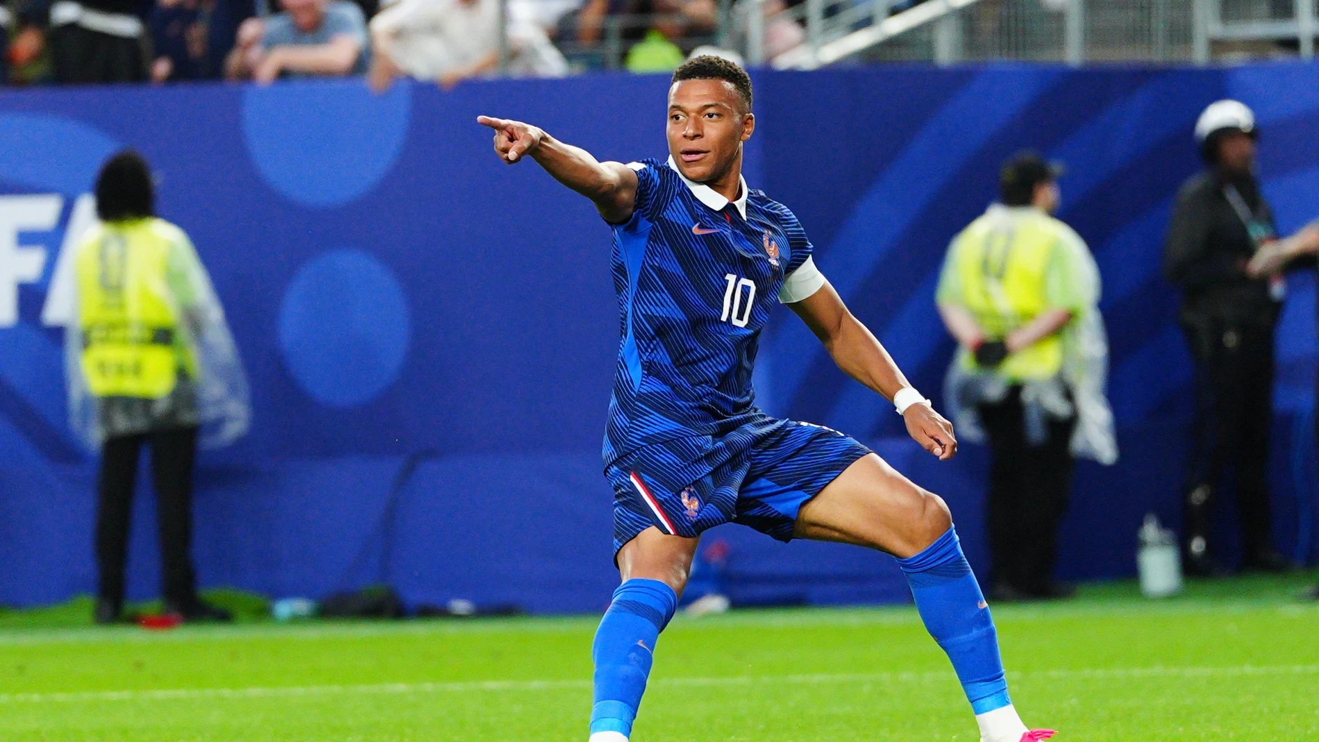Mbappé atrapa a Klose y acepta el reto de Messi y Haaland