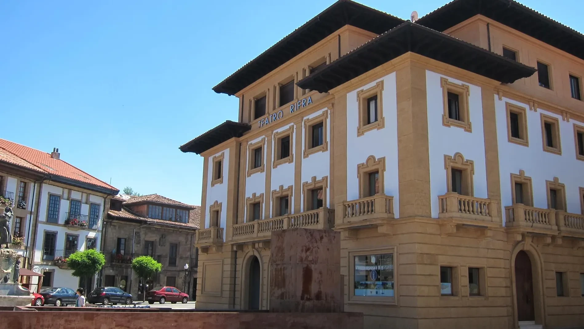 Abren diligencias por la exhibición el 8M de una virgen queer en Villaviciosa