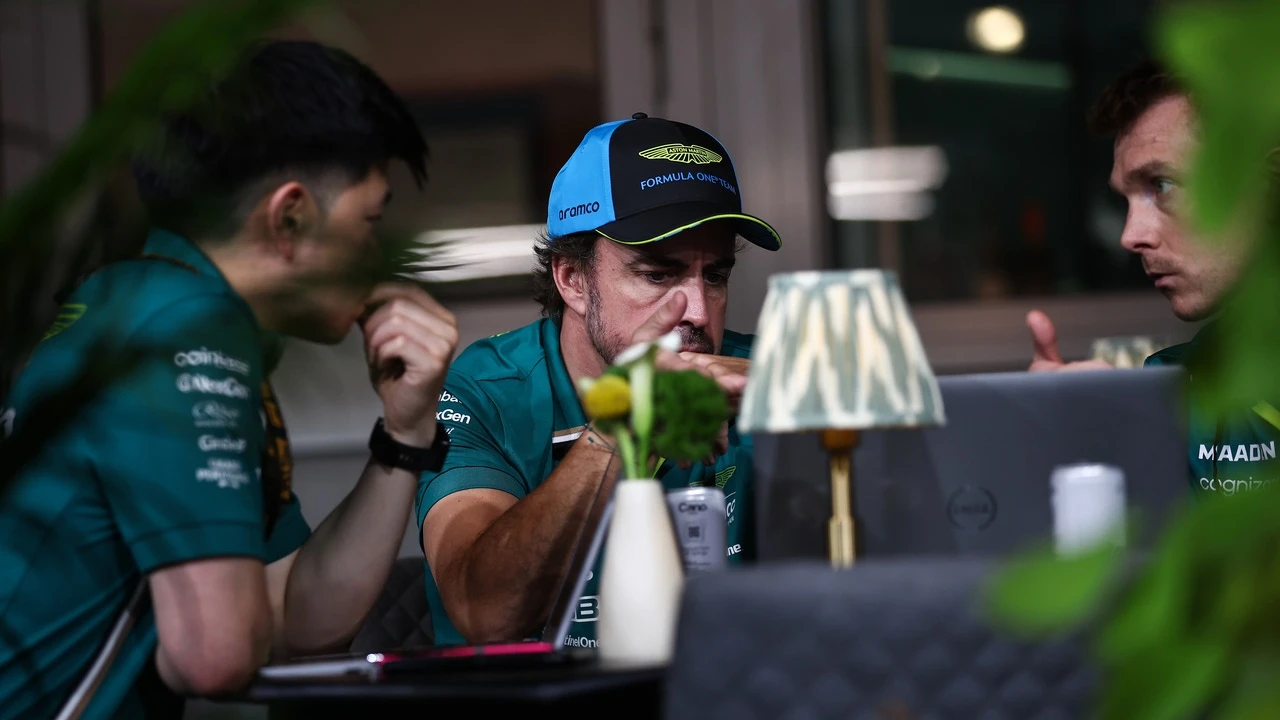 Así funciona el traje especial que llevará Fernando Alonso en el GP de Singapur: ¿Qué ocurre si los pilotos se niegan a usarlo?