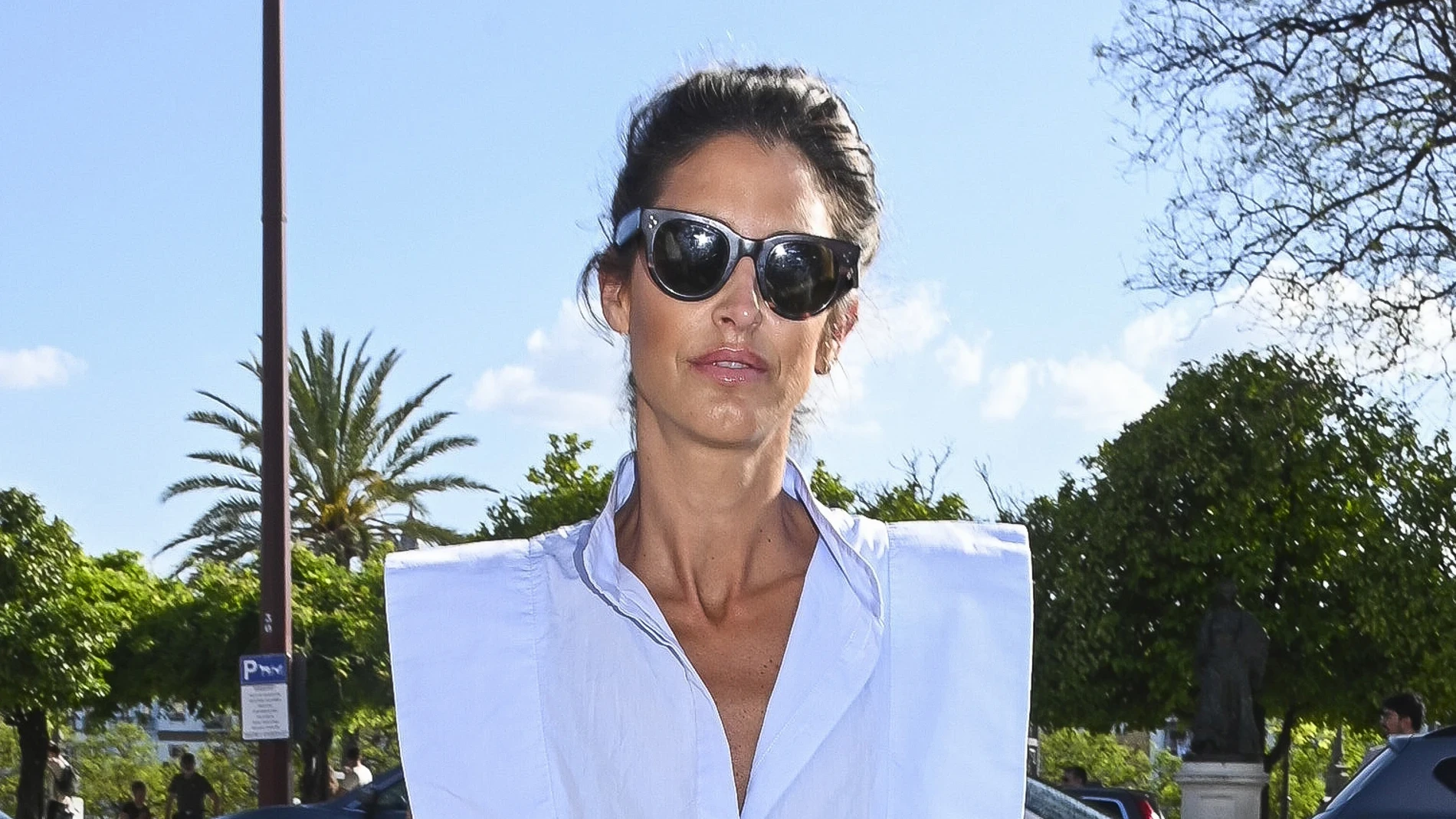 Inés Domecq confirma en México el vestido español más elegante y favorecedor del verano: espalda descubierta, silueta evasé y lujo silencioso