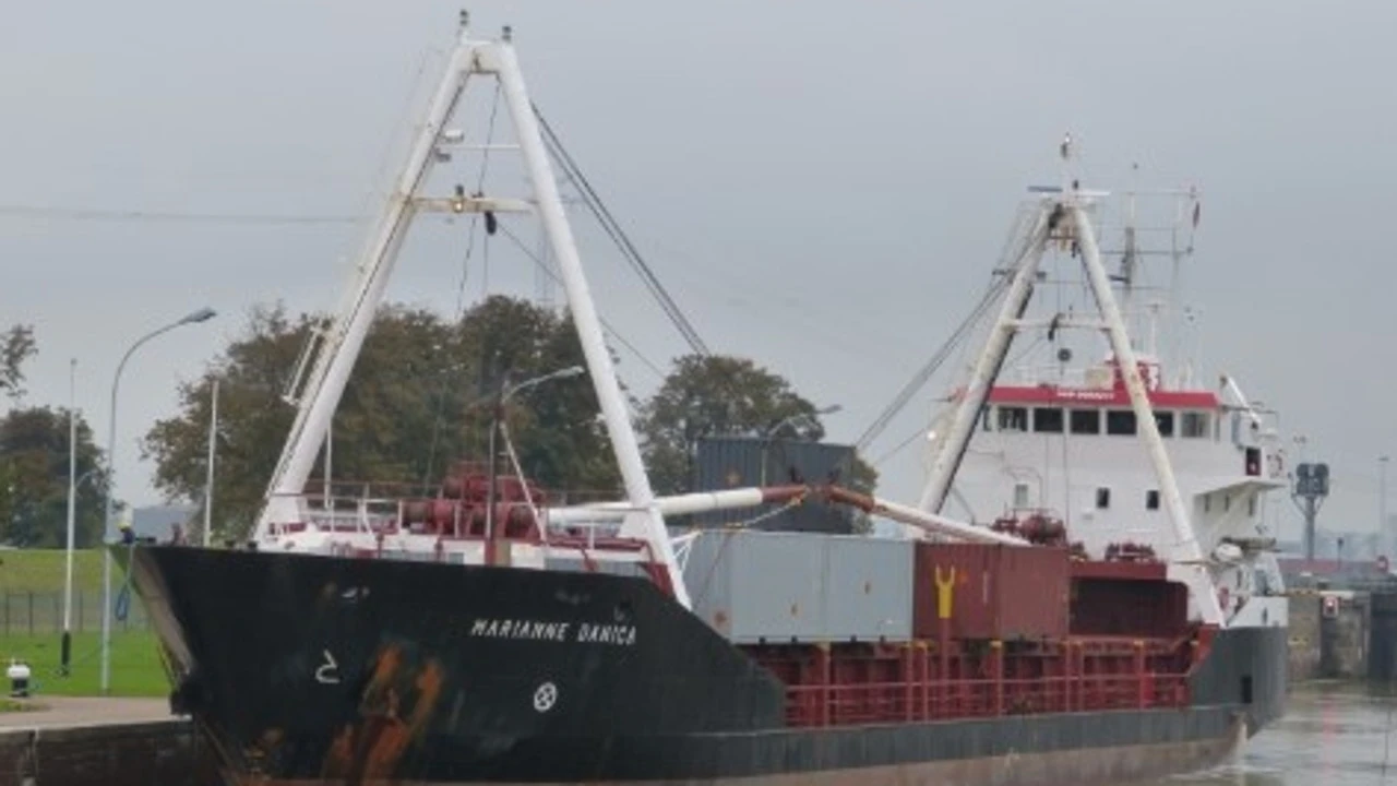 Un buque danés cargado con material militar para Israel evita aguas españolas y hace escala en Casablanca