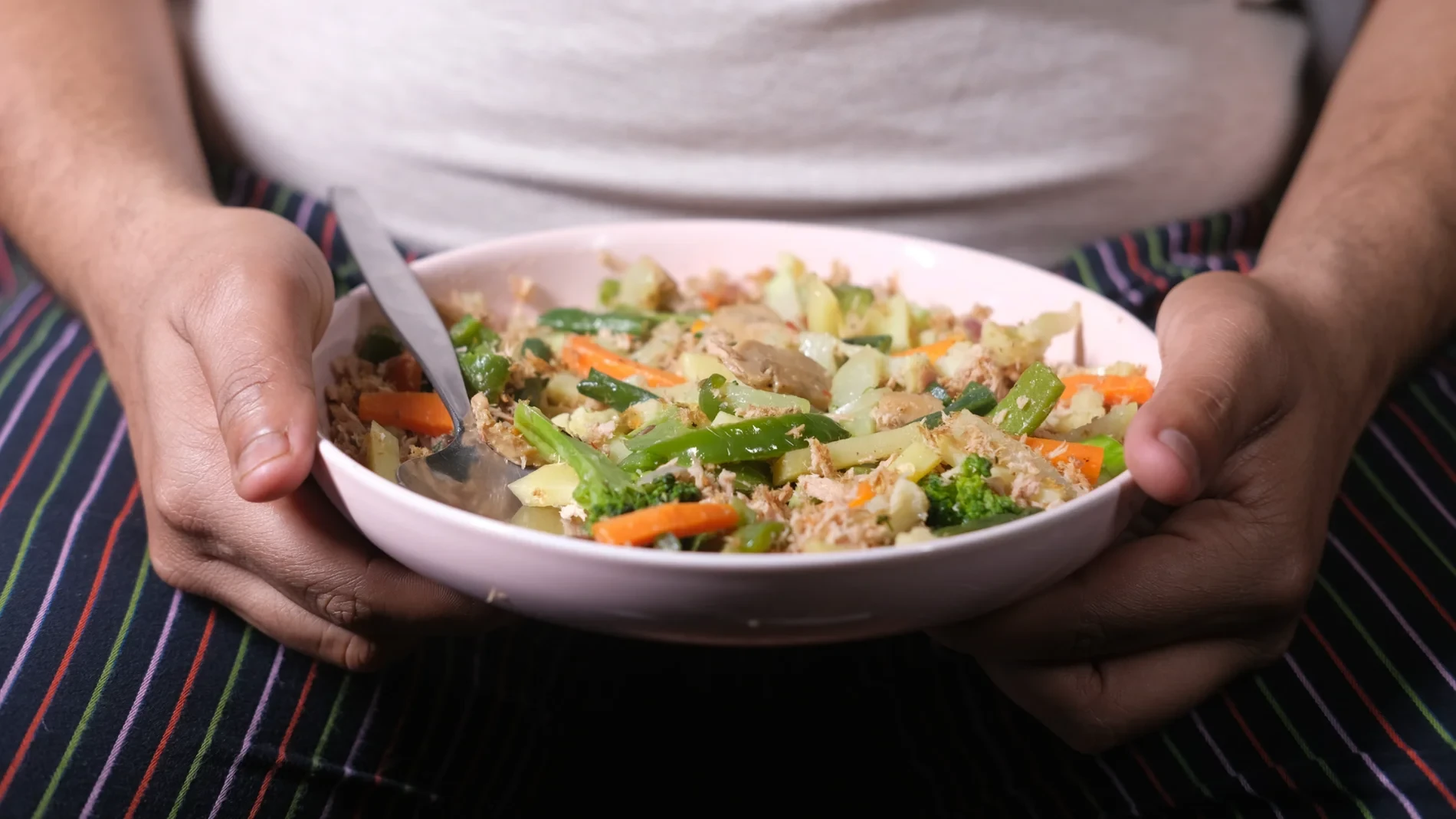 Este es el mejor listado con los alimentos que ayudarán a eliminar casi toda la grasa del cuerpo, según un experto