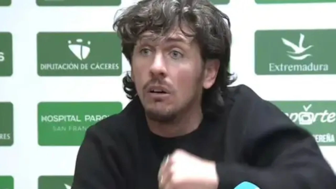 Un futbolista de Primera División carga contra Javi Poves: 