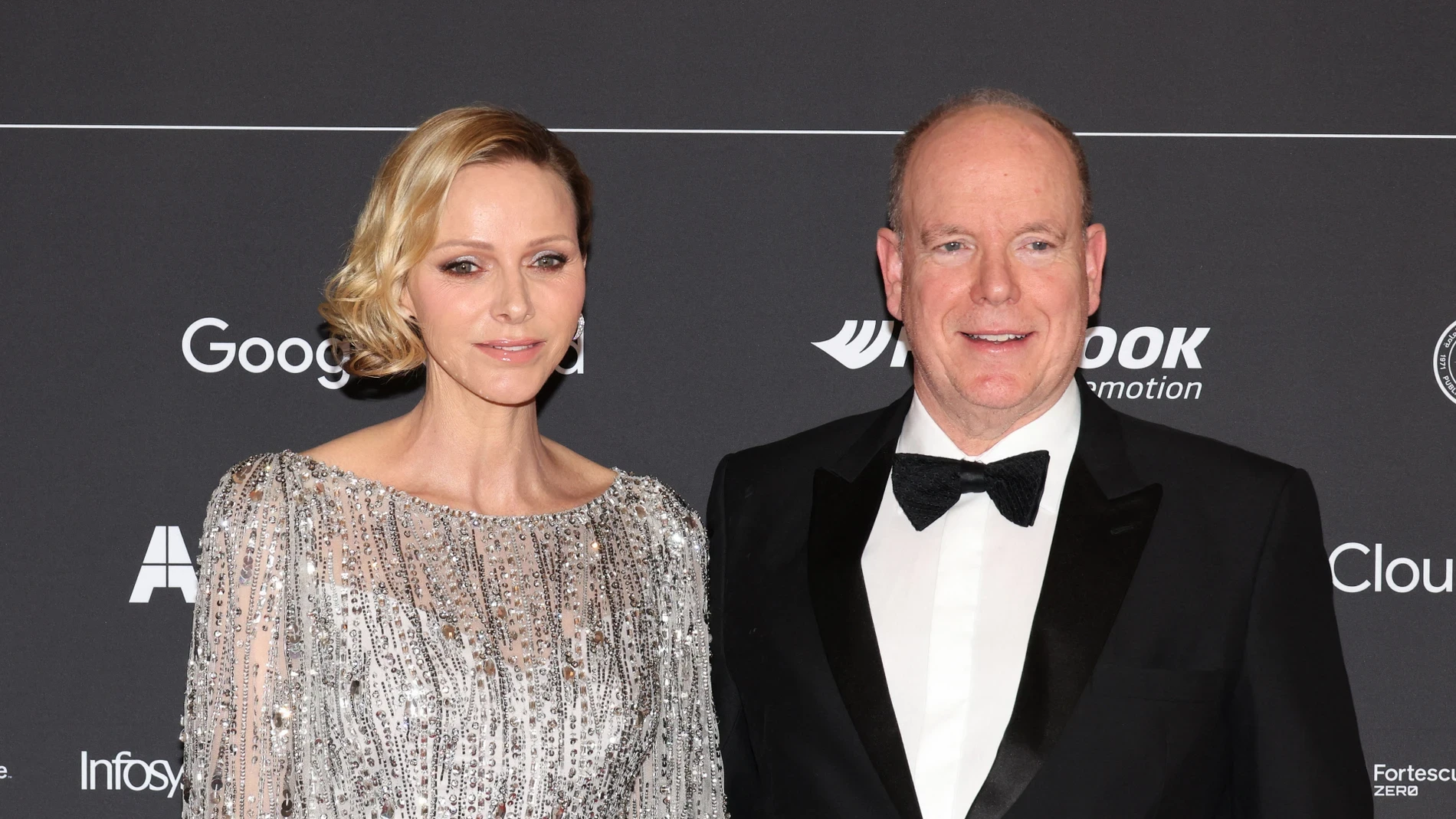 Charlène de Mónaco sabe cómo brillar en una noche de gala con un vestido joya de Jenny Packham de casi 4.000 euros