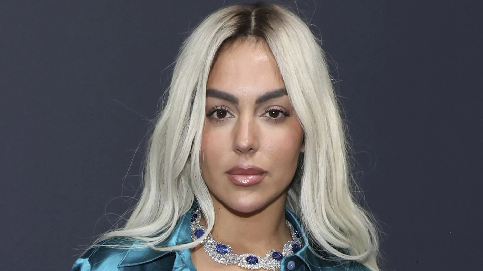 Georgina Rodríguez sorprende en Cannes con un radical cambio de look: homenaje al icónico estilismo de Madonna en los años 90