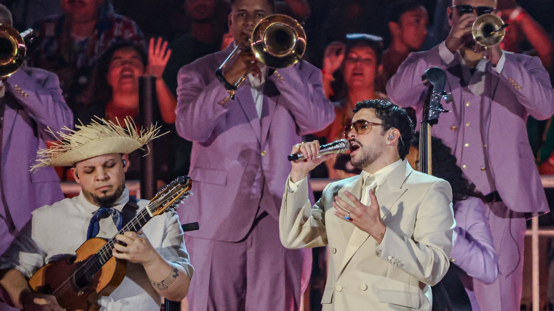 De Zara a Adidas: los looks perfectos para ir a los conciertos de Bad Bunny en España