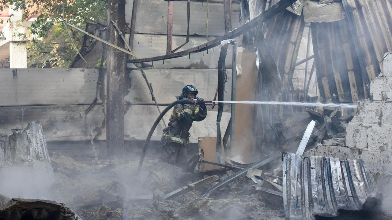 Un dron ruso mata a dos periodistas ucranianos mientras viajaban en coche por el Donbas