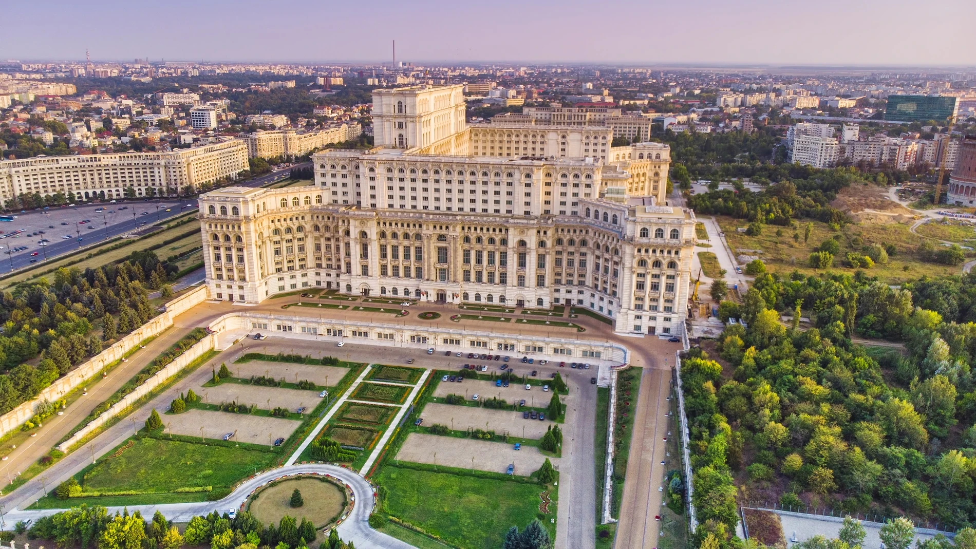 Bucarest, la capital que descoloca al viajero