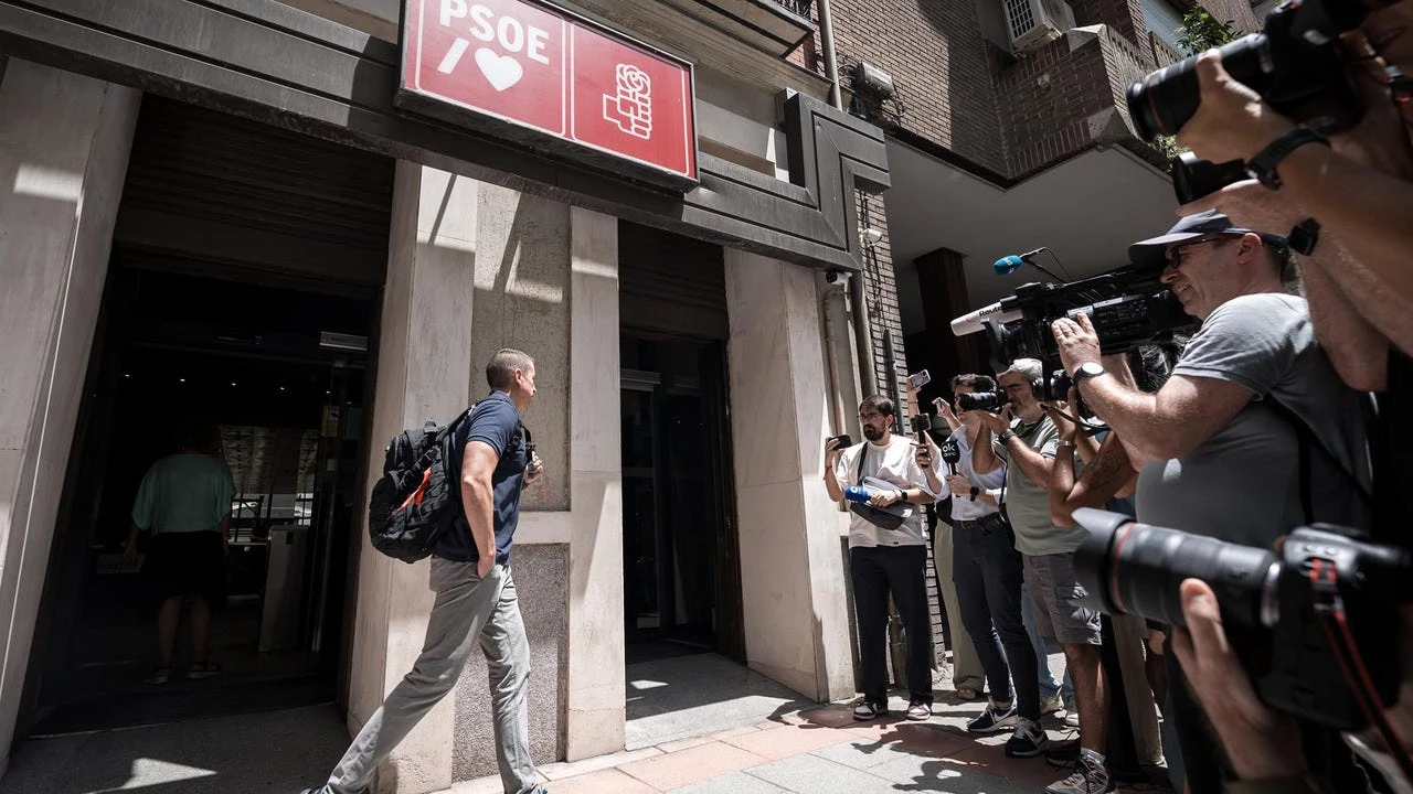 La corrupción abre grietas entre Ferraz y Moncloa