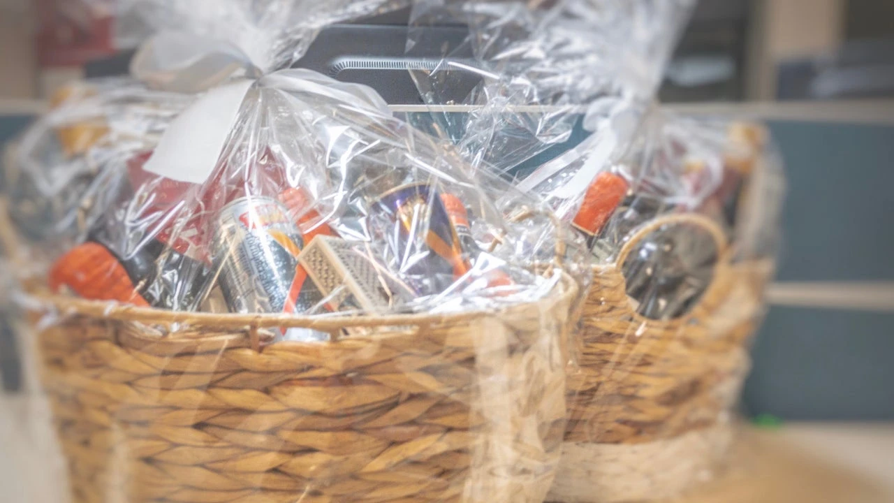 ¿Está obligada la empresa a darte una cesta de Navidad? Un abogado laboralista responde