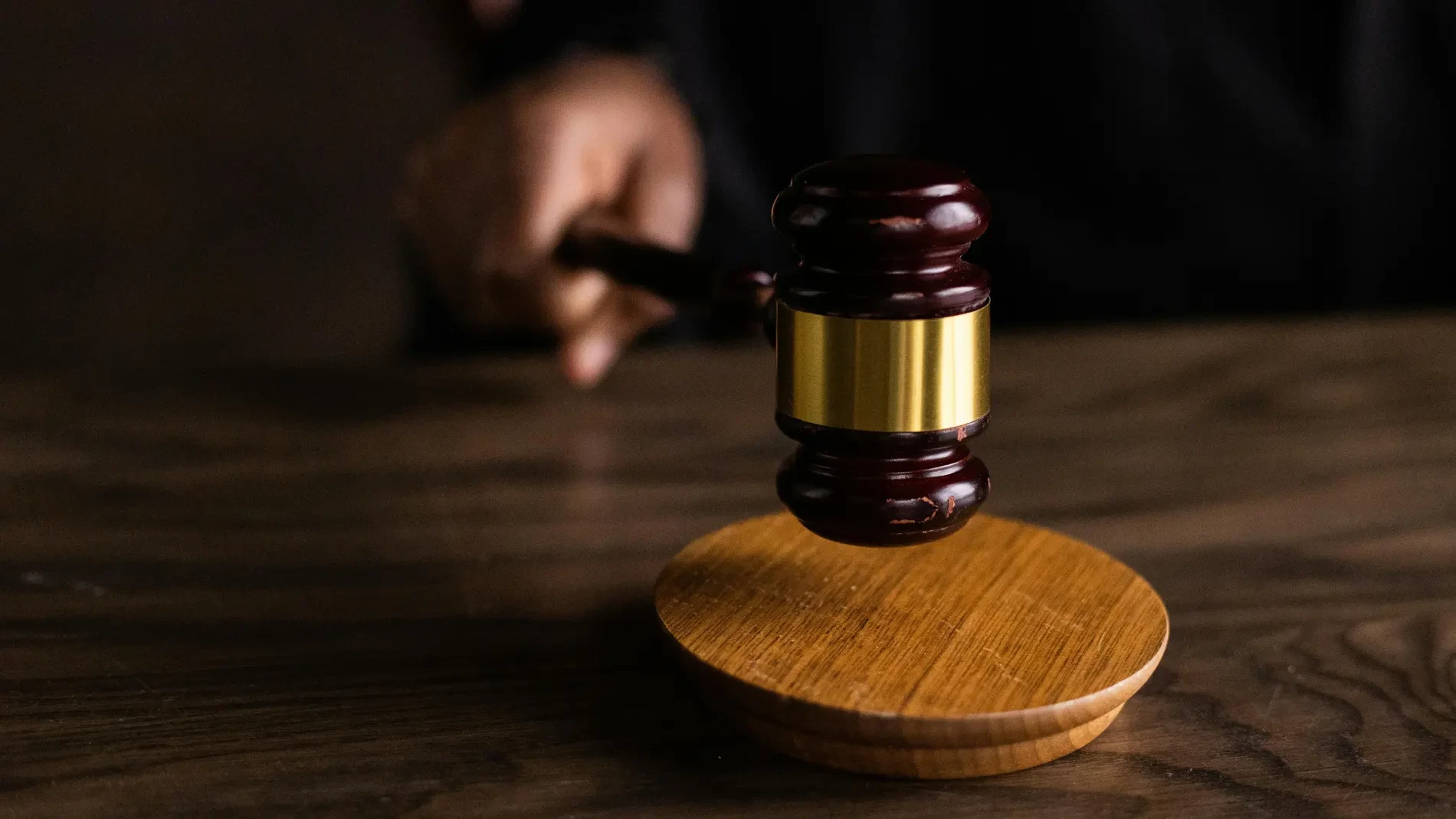 La justicia condena a una empresa a pagar 6.251 euros de indemnización a un padre por negarle sin justificación un cambio de turno para cuidar a su hija