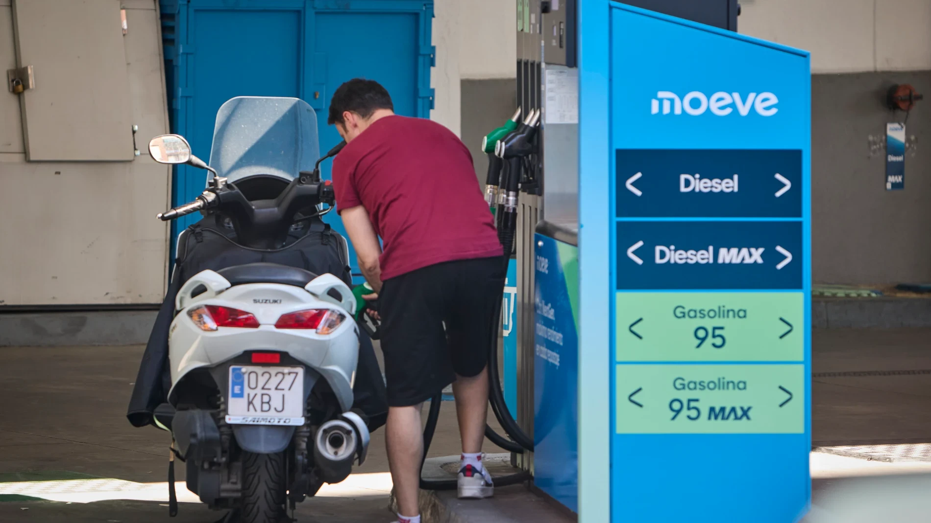La caída del gasóleo rebaja un 1,2% el consumo de combustibles de automoción en abril