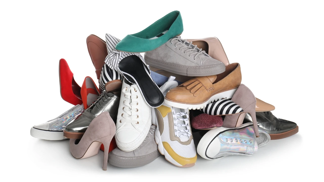 Tendencias de calzado que debes evitar este otoño 2025