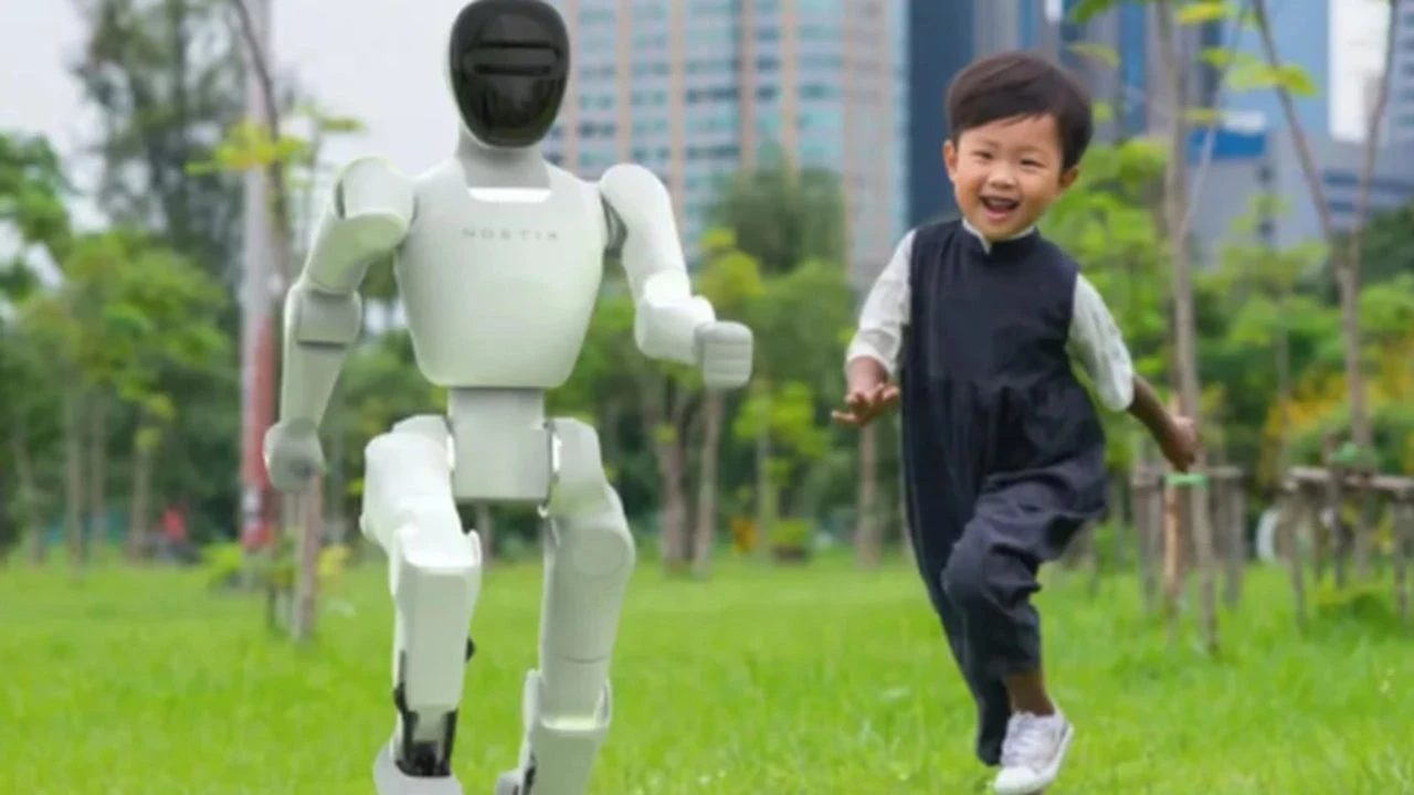 China presenta el androide más económico hasta la fecha. Y viene con polémica