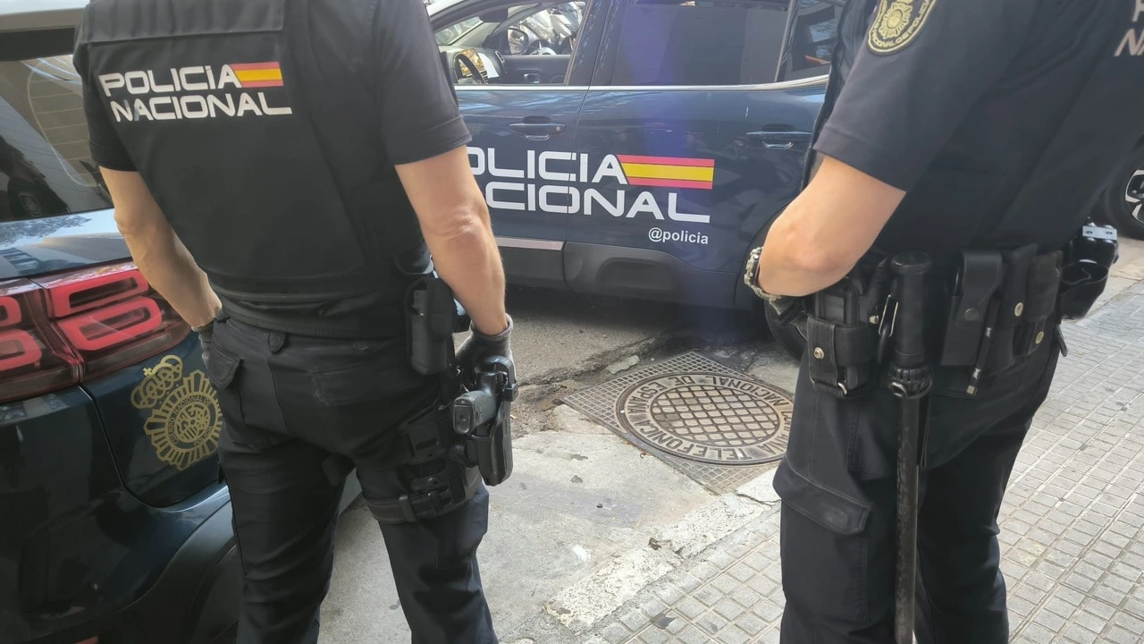 Marlaska lleva a los policías a pagar 700 euros por chaleco: 