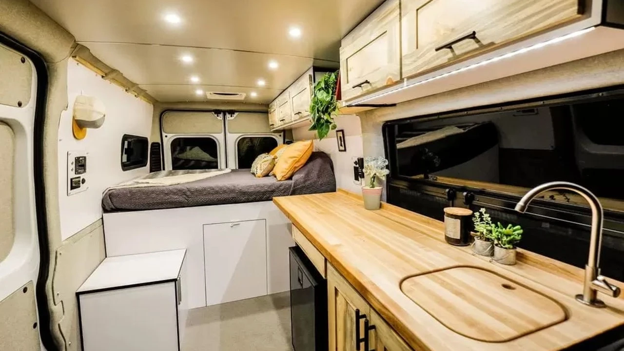 Una influencer revela la realidad de vivir en una furgoneta camperizada: 