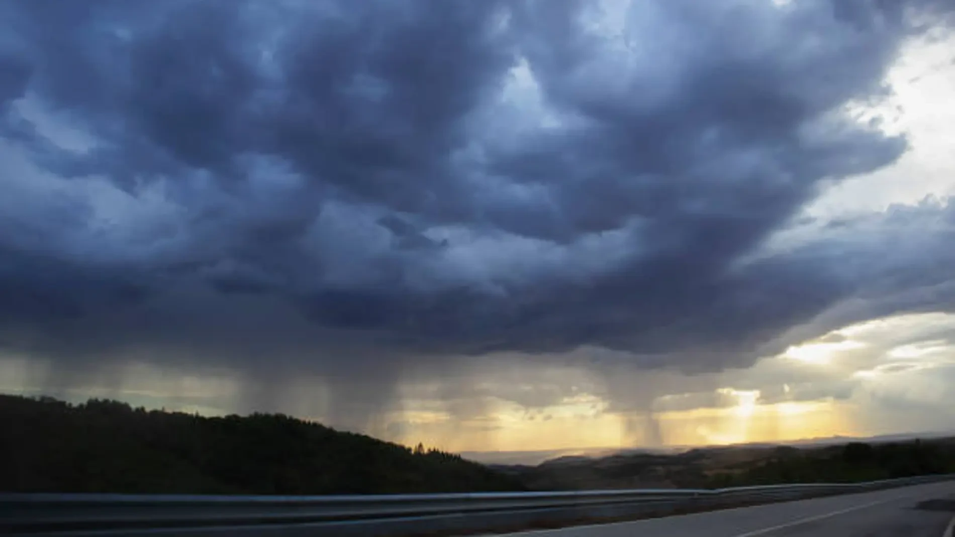 La AEMET activa a partir de las 14.00 alertas por calor extremo en Murcia y fuertes tormentas con granizo en Cataluña