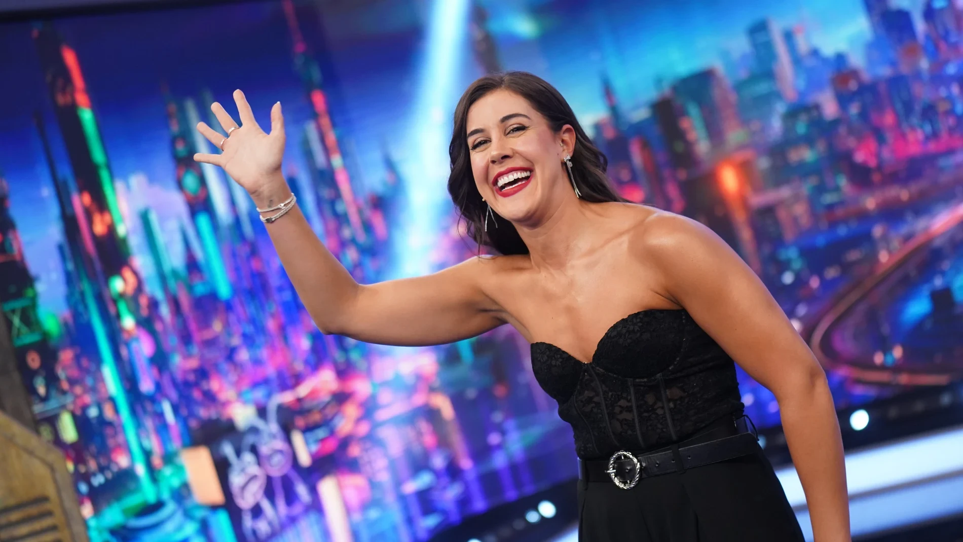 Carolina Marín se suma a la tendencia del corsé más sexy con un look lencero negro en ‘El Hormiguero’