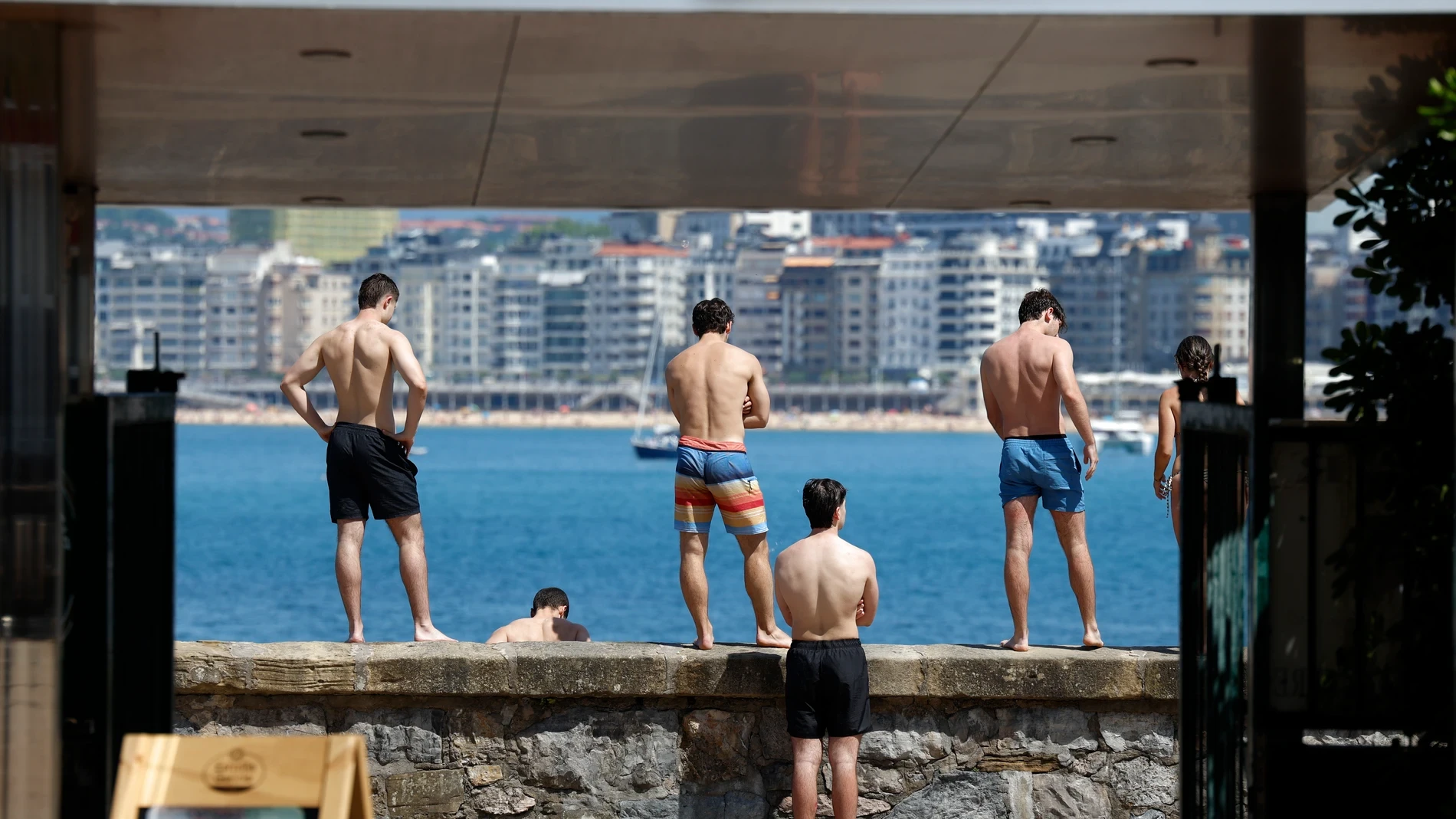 Alerta por calor en 11 comunidades este viernes, y Zaragoza llegará a los 39ºC