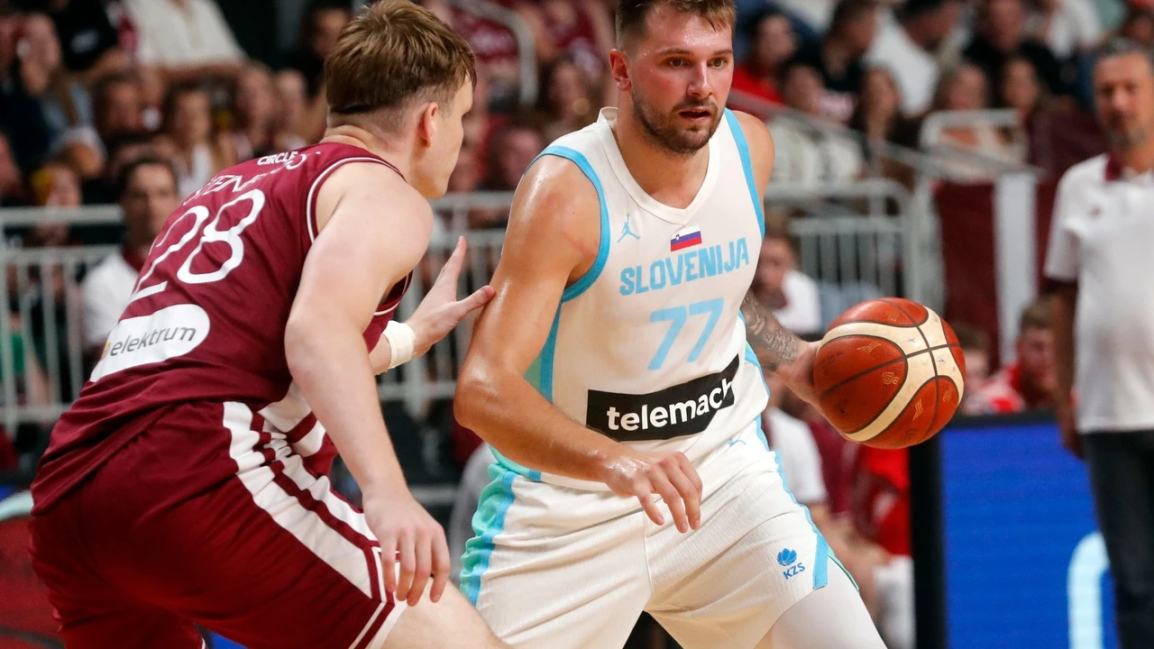 Luka Doncic juega solo en Eslovenia: se ve obligado a robarle la pizarra al entrenador para dirigir una jugada