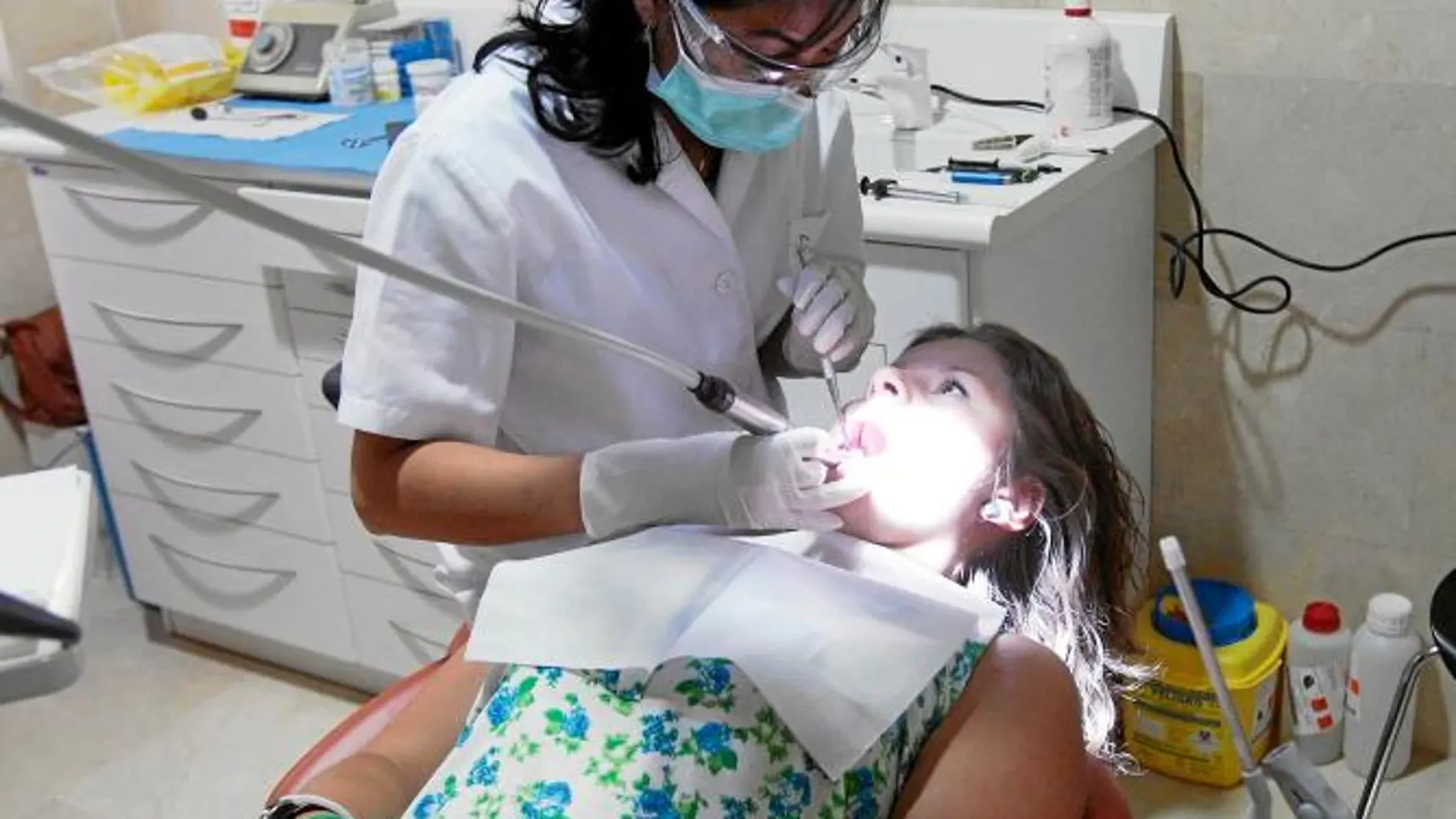 Los dentistas reclaman garantías reforzadas en la homologación de títulos extranjeros