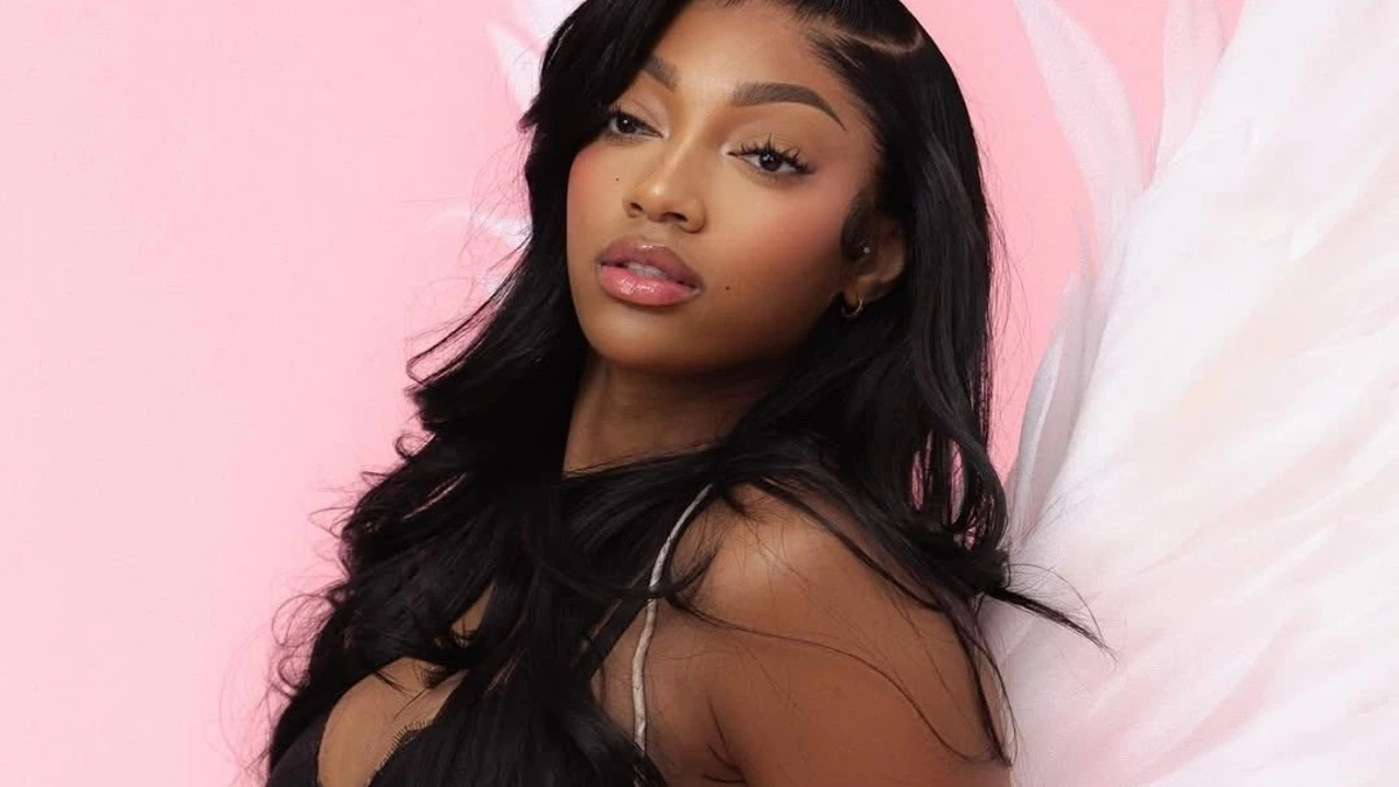 Una estrella de la WNBA se convierte en la primera mujer deportista en desfilar como modelo de Victoria's Secret