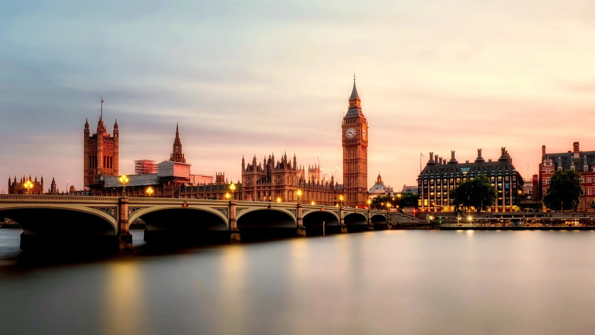 Existe otro Londres, y aparece en primavera 
