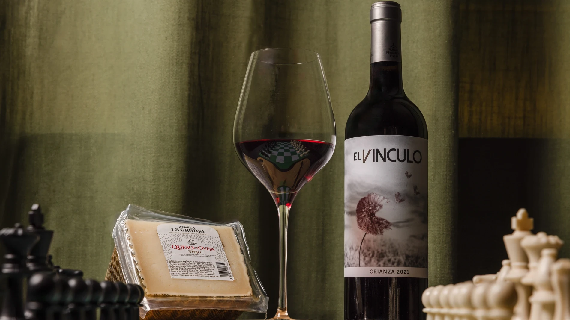 Celebrar el Día del Padre con vino, queso y partidas de ajedrez