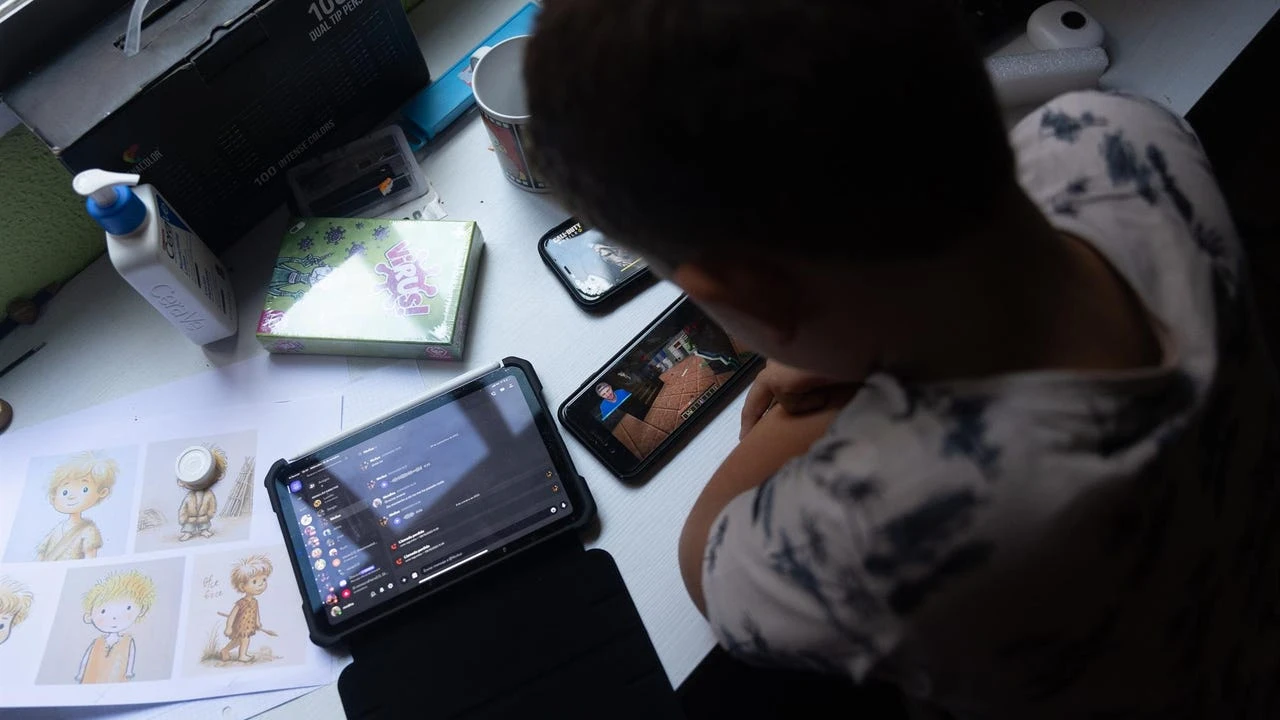 Uno de cada cinco adolescentes españoles muestra signos de adicción a Internet, el móvil y las redes sociales