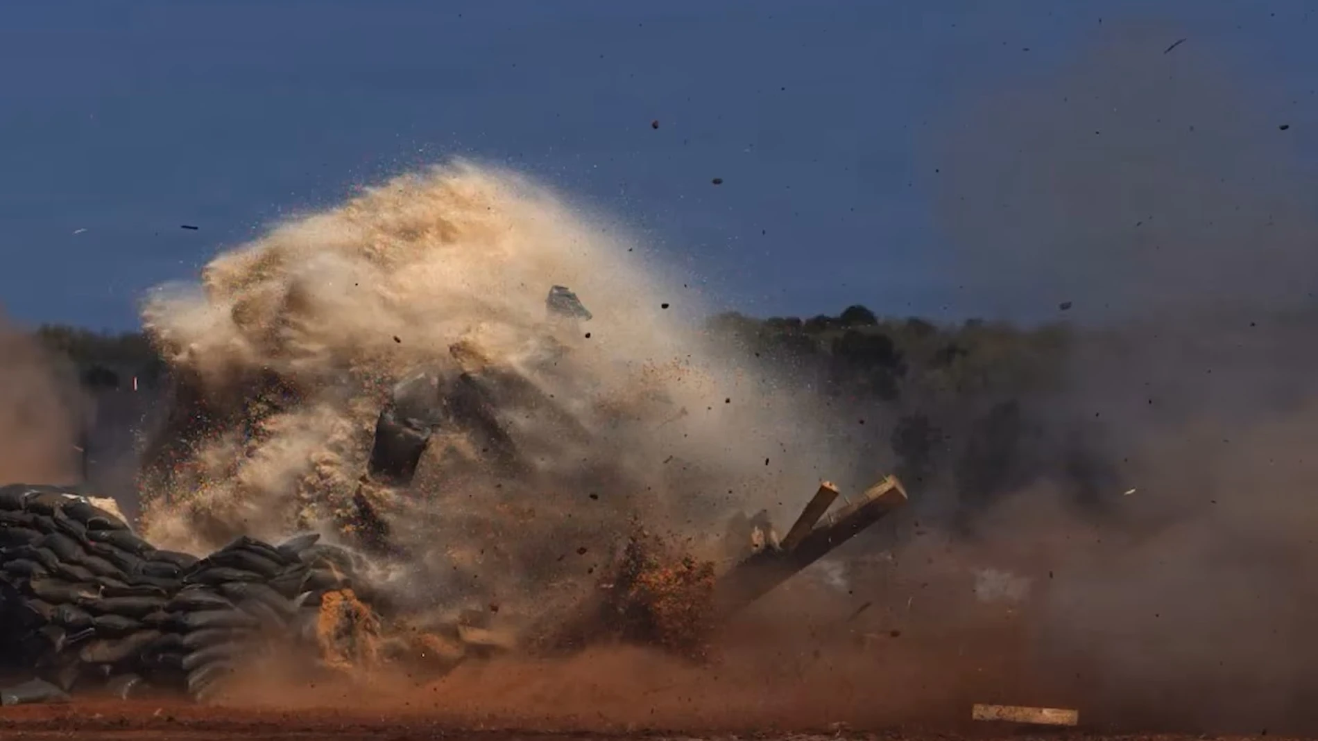 EE. UU. prueba con éxito una nueva bomba rompe búnkeres que puede lanzarse desde drones de bajo coste