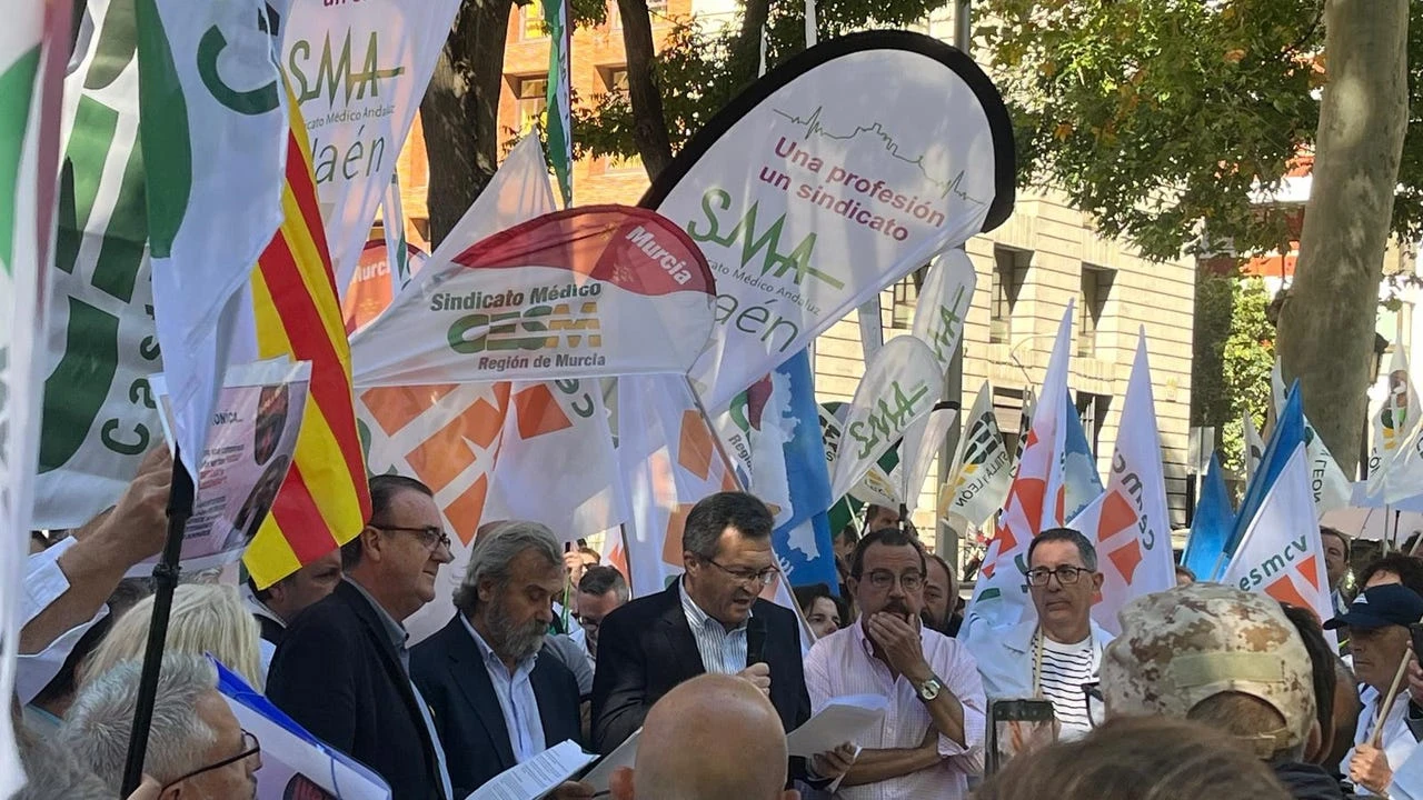 La profesión médica reta Mónica García: 