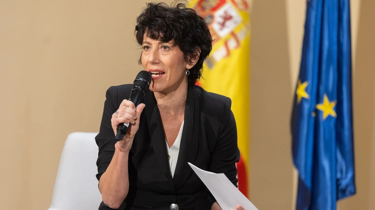 Elma Saiz atribuye el error en el envío de un migrante de 19 años de Canarias a Extremadura como menor a la 