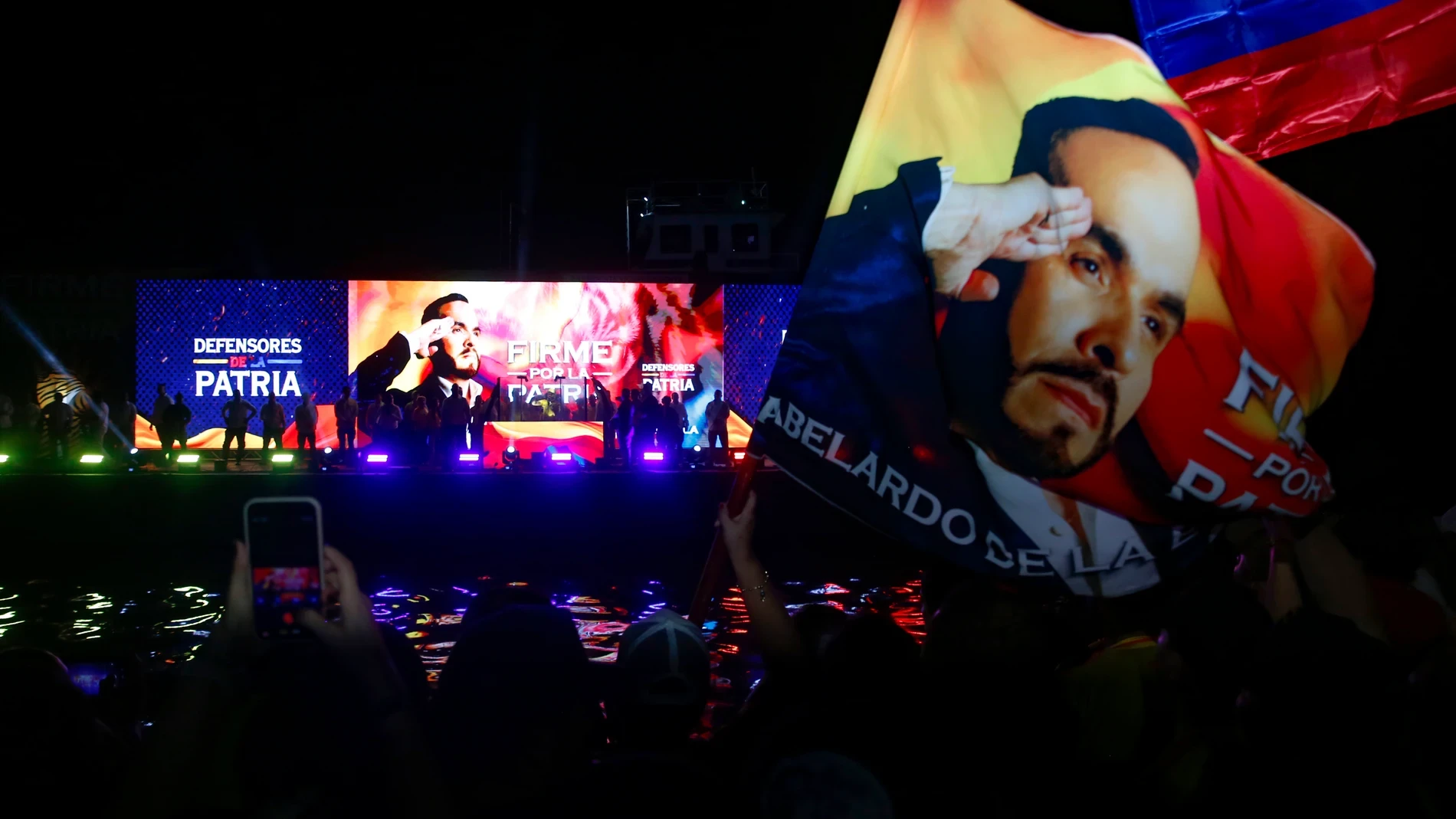 Abelardo de la Espriella golpea la mesa en Colombia