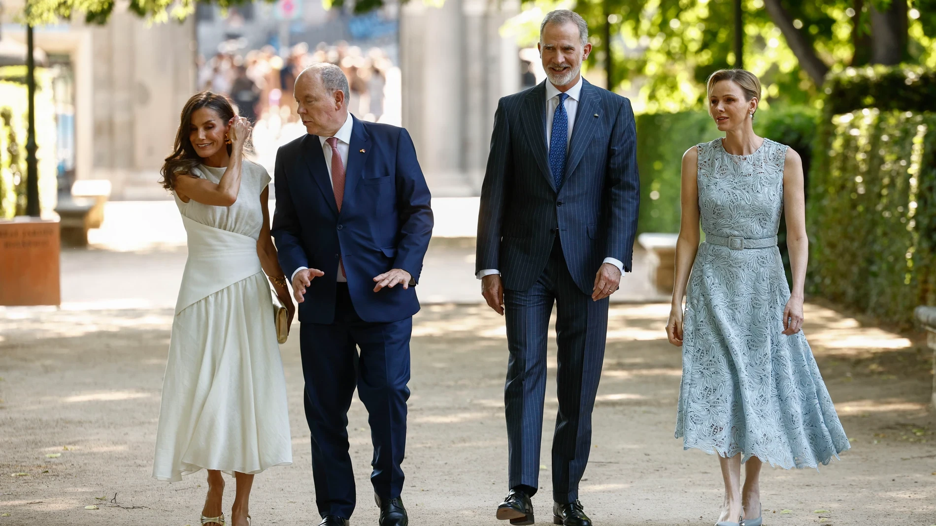 ¿Por qué genera tanto debate el saludo de Alberto de Mónaco a Felipe y Letizia?