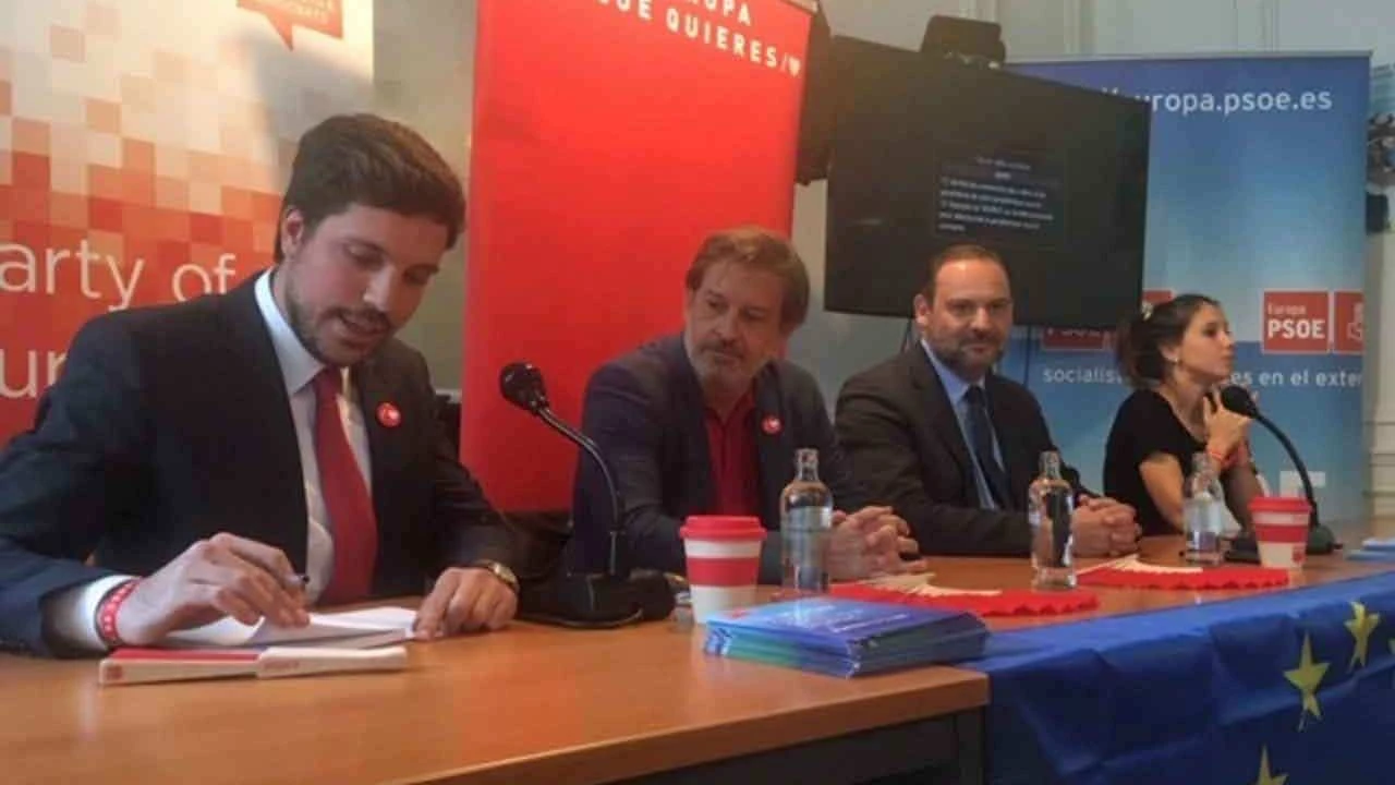 Ábalos aprovechó un acto con el hijo del ministro Planas para viajar con Jesica a Bélgica