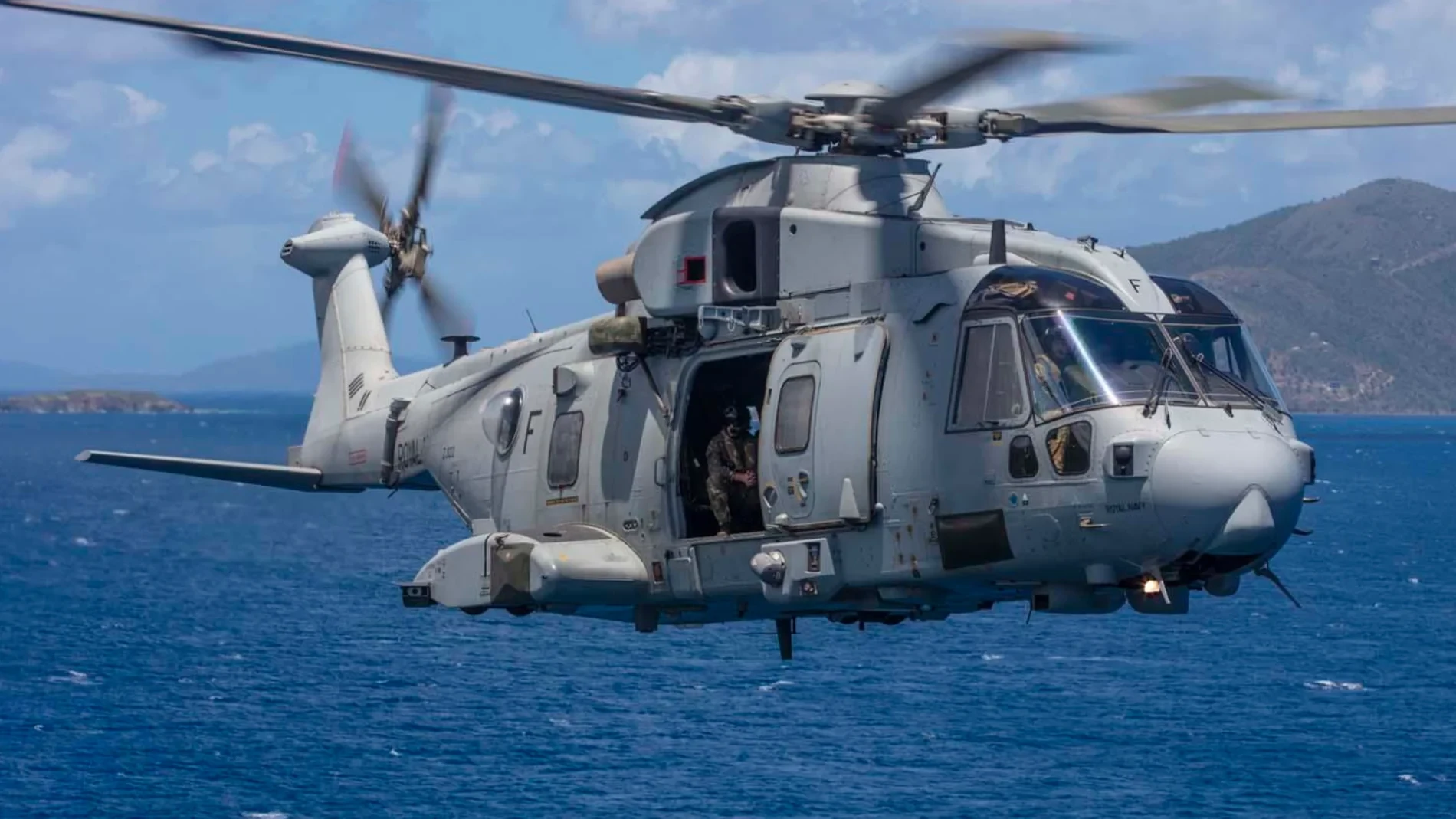 Un helicóptero de la Marina británica se estrella en el suroeste de Inglaterra