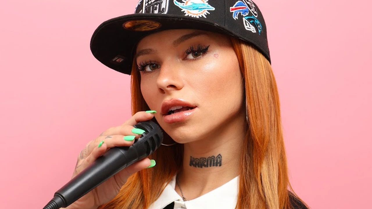 Angie Corine, la cantante trap musa de VOX que vuelve a atizar a Pedro Sánchez