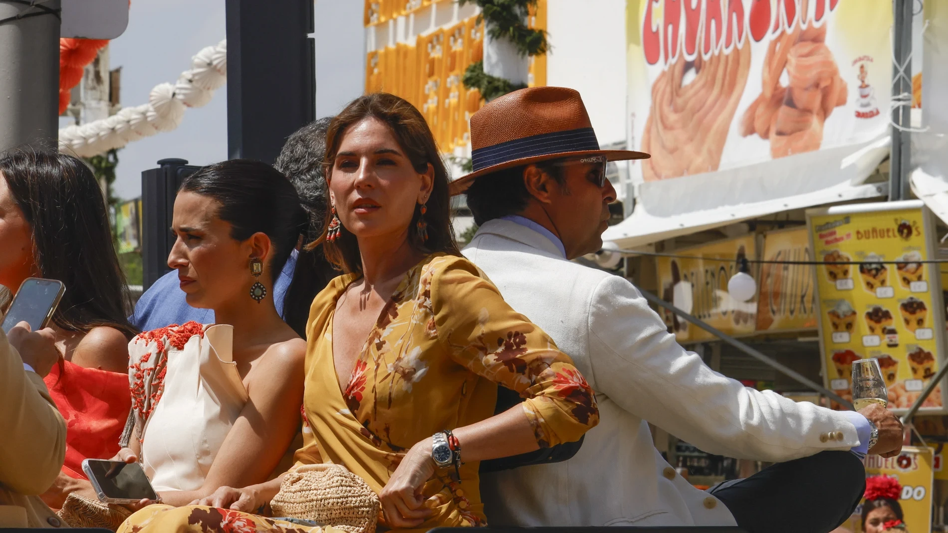 Lourdes Montes confirma que la falda flamenca también se lleva en la ciudad: así es el diseño de lunares de Miabril perfecto para El Rocío y para un look de diario