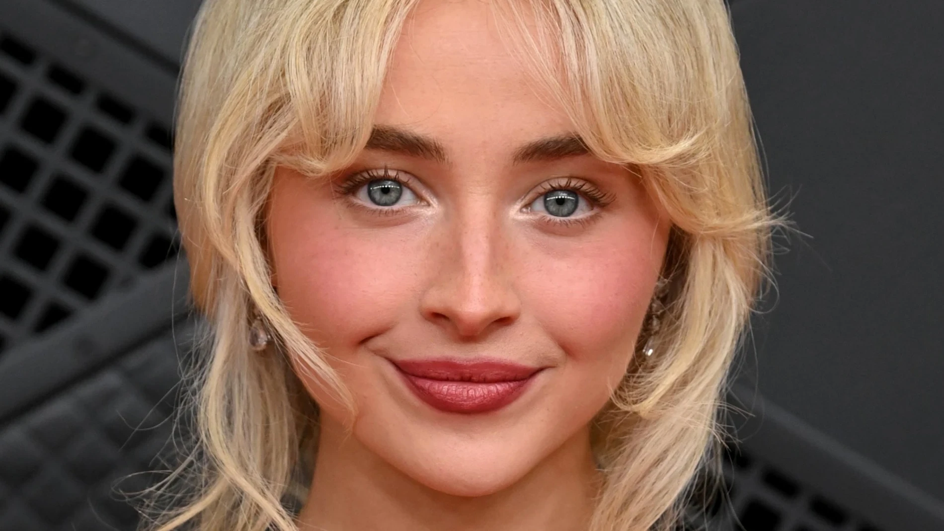 Sabrina Carpenter solicita una orden de alejamiento contra un presunto acosador