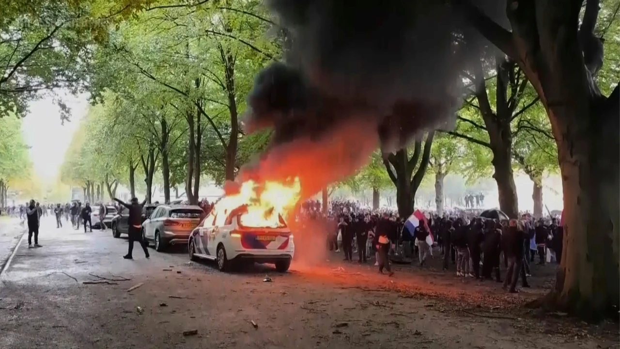 Disturbios en Países Bajos: una protesta contra la inmigración acaba con coches incendiados y locales vandalizados