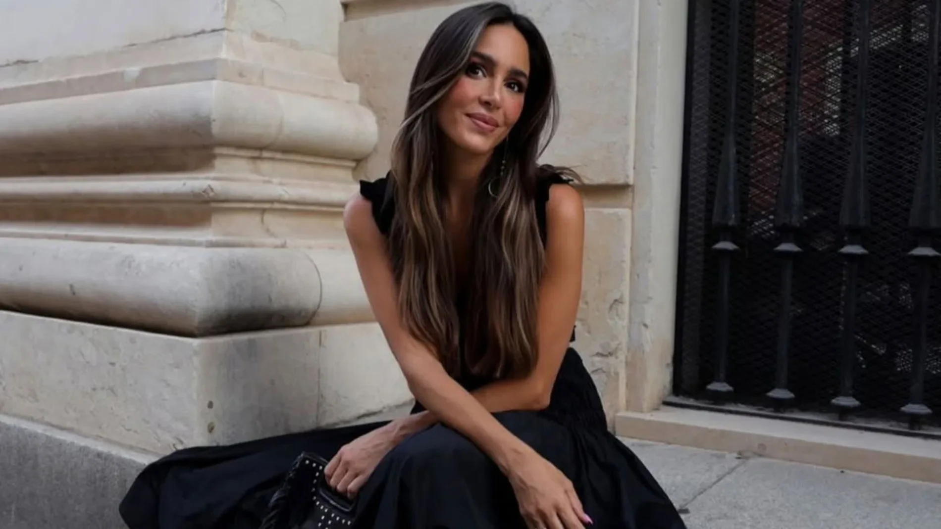 Rocío Osorno tiene el vestido marrón que confirma que este color seguirá dominando el verano 2026